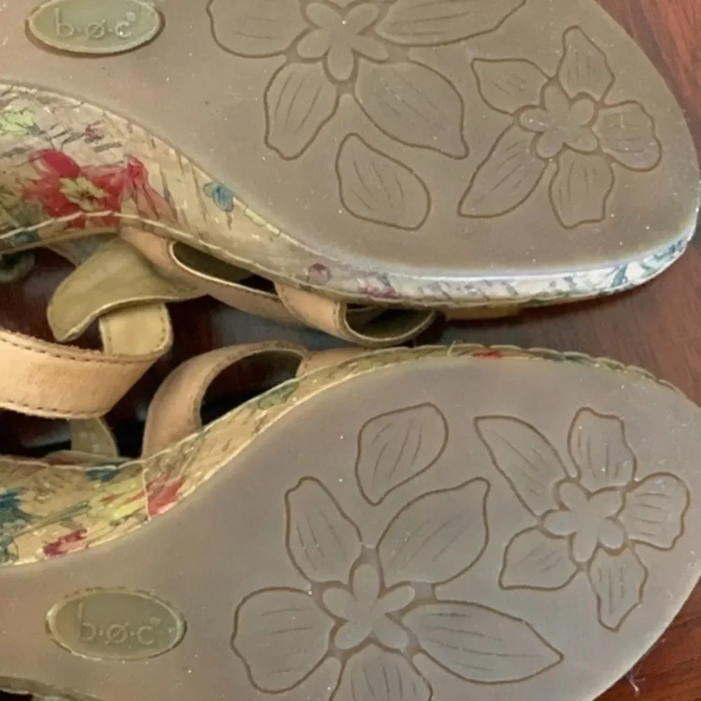 Born BOC BEIGE LEATHER SANDALS SIZE US 9​​​​
